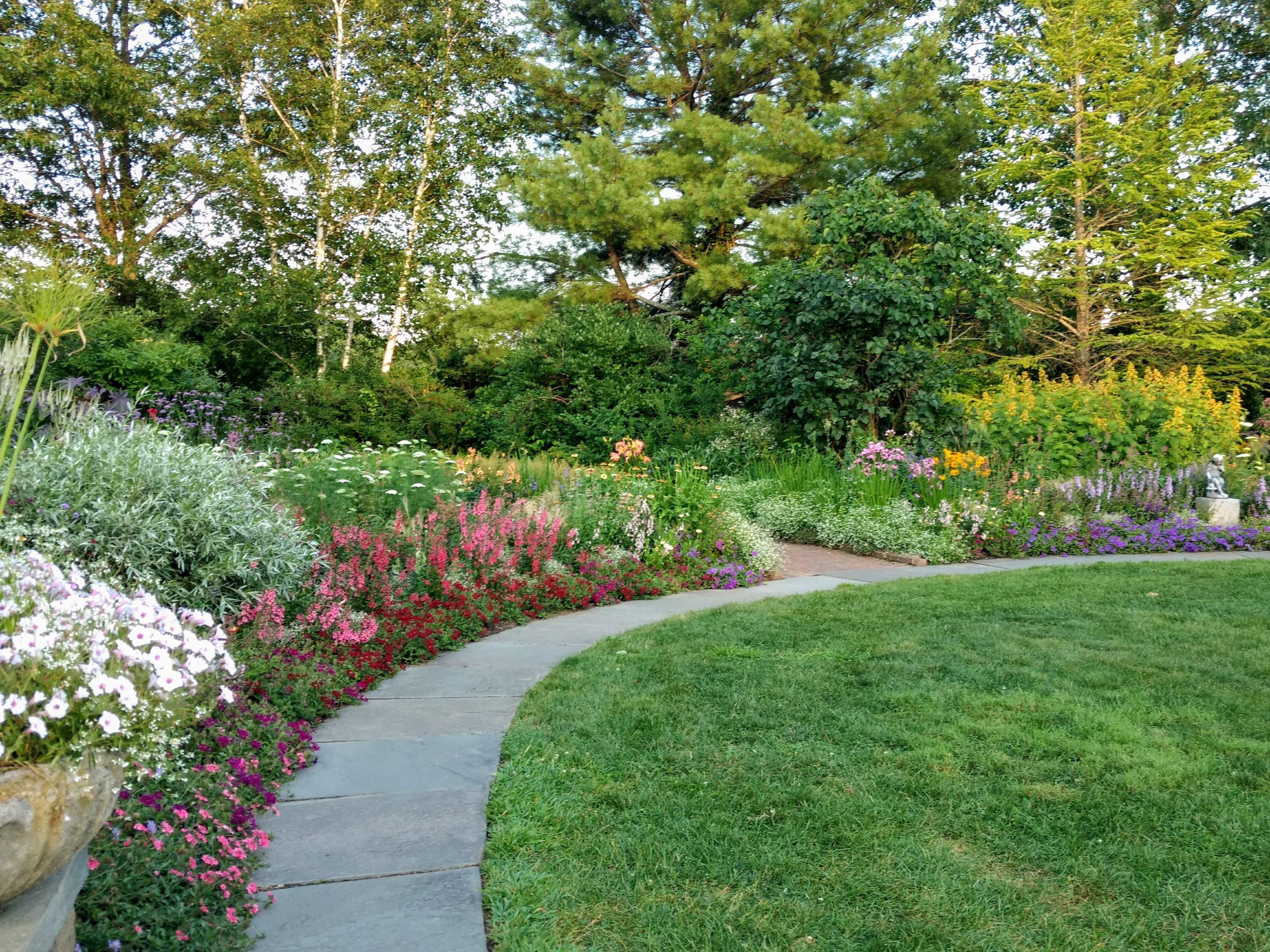 Благоустройство участка частного дома в Иваново и Ивановской области